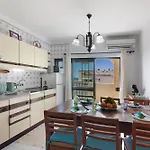 Family View - Da Rocha