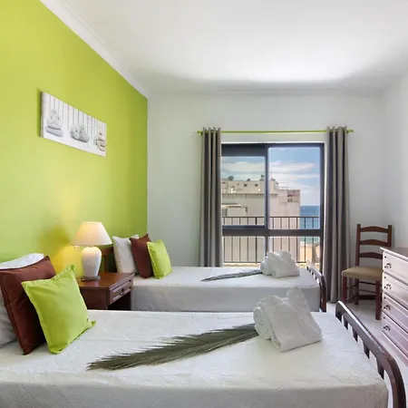 Family View - Da Rocha *