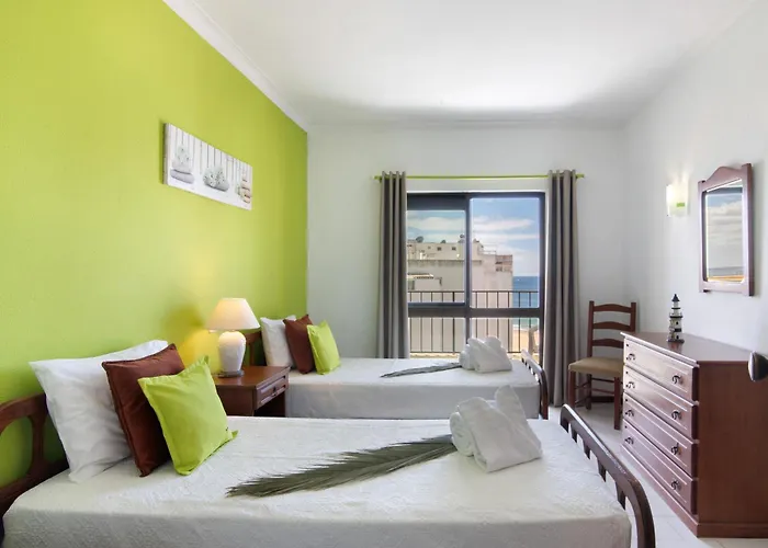 Family View - Da Rocha *